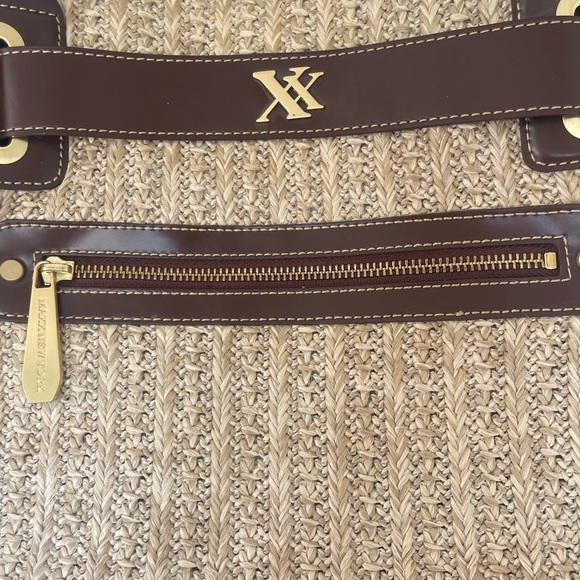 HUGE Woven Straw and Brown Leather Tote Bag with a vintage feel - Picture 3 of 7